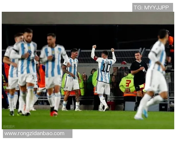 足球明星在绿茵场上的辉煌时刻与激情瞬间的生动描绘