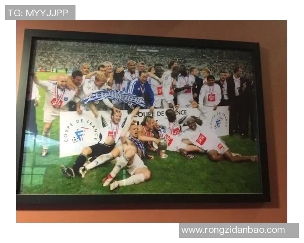 足球明星人物雕刻全景展示与艺术价值深度解析 足球明星人物雕刻全景展示与艺术价值深度解析