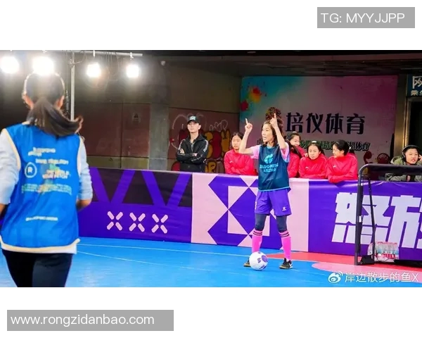 街头足球明星瞬间抢镜展现非凡魅力与风采的精彩瞬间