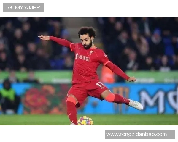 足球明星太太们的温馨时刻与背后支持的感人故事 足球明星太太们的温馨时刻与背后支持的感人故事