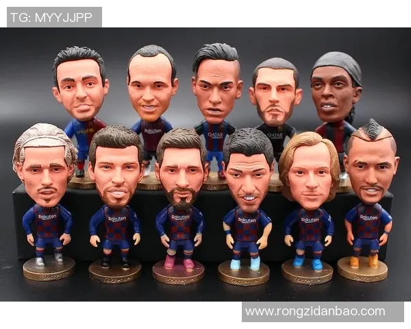 足球明星手办墙高清图片展示尽显球场风采与魅力